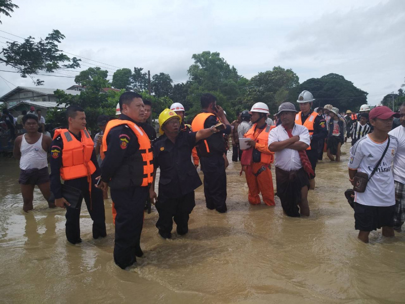 В Мьянме из-за прорыва плотины затопило город и трассу